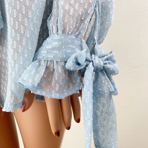 SOLD Banana Republic Blouse. - Picture 3 of 8